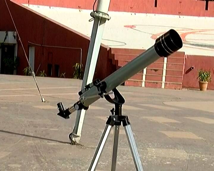 સાયન્સ સિટીમાં ટેલિસ્કોપ અને અન્ય સાધનોની મદદથી ગ્રહણ નીહાળવાની વ્યવસ્થા કરવામાં આવી છે.