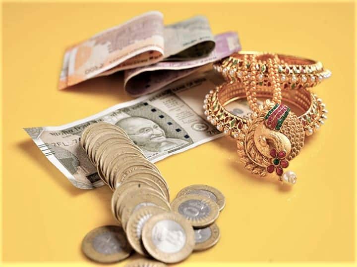Gold Loan in Festive Season can help for Financial Emergency of Health Weddings and Buying Asset Gold Loan: त्योहारी सीजन में पैसे की कमी पूरी करेगा सोना, बेस्ट ऑप्शन है गोल्ड लोन, देखें कब आता है काम