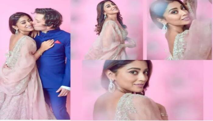 Shriya Saran Photos : ਮਸ਼ਹੂਰ ਅਦਾਕਾਰਾ ਸ਼੍ਰਿਯਾ ਸਰਨ ਨੇ ਫ਼ੈਨਜ ਨੂੰ ਦੀਵਾਲੀ ਦੀਆਂ ਸ਼ੁਭਕਾਮਨਾਵਾਂ ਦਿੰਦੇ ਹੋਏ ਕੁਝ ਤਸਵੀਰਾਂ ਸ਼ੇਅਰ ਕੀਤੀਆਂ ਹਨ। ਜਿਸ 'ਚ ਉਹ ਇਕ ਵਾਰ ਫਿਰ  ਆਂਦਰੇਈ ਕੋਸ਼ਚੇਵ ਨੂੰ ਕਿੱਸ ਕਰਦੀ ਨਜ਼ਰ ਆਈ।