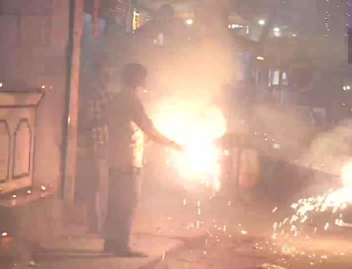 AQI of Civil Lines in nagpur is 201 The smoke of firecrackers spread in the atmosphere of the city Nagpur Pollution : नागपूरमधील हवेची गुणवत्ता बिघडली; सिव्हिल लाइन्सचा एक्यूआय 201वर; शहराच्या वातावरणात पसरला फटाक्यांचा धूर