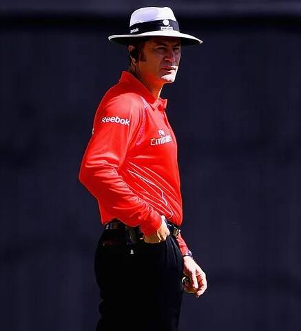 ২০০৭-২০১২ সাল পর্যন্ত টি-টোয়েন্টি বিশ্বকাপে ম্যাচ পরিচালনা করছেন সাইমন টাফেল। তিনি অস্ট্রেলিয়ার একজন আম্পায়ার।