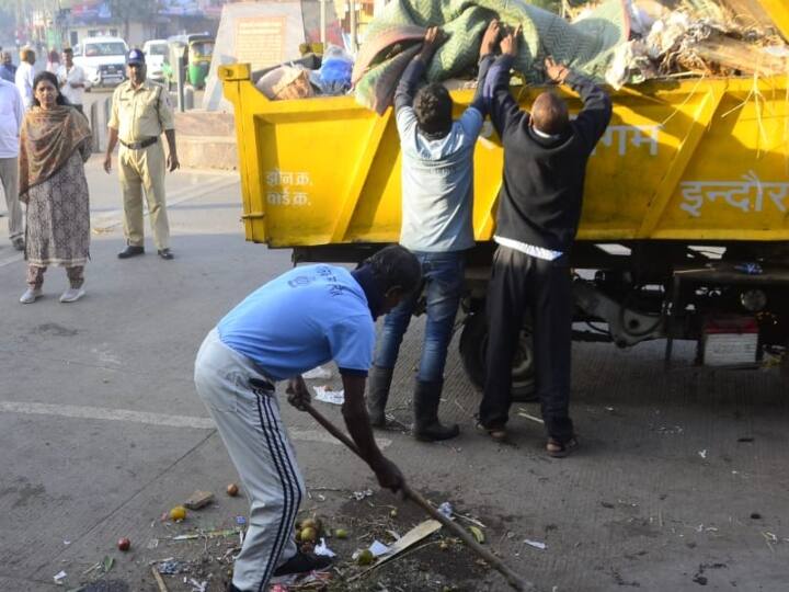 MP News Hundreds tons of garbage cleaned in Indore on second day of Diwali ANN Indore News: इंदौर में दिवाली के दूसरे दिन ही साफ हुआ सैकड़ों टन कचरा, नगर निगम ने इस तरह चलाया सफाई अभियान