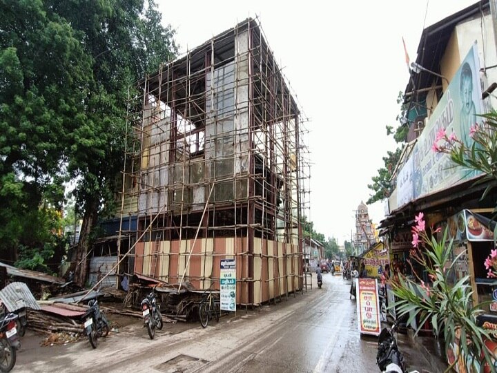 Thiruvarur :  மந்தமாக நடக்கும் கண்ணாடி கூண்டு பணி..! மழையில் நனையும் திருவாரூர் தேர்..! பக்தர்கள் கவலை..