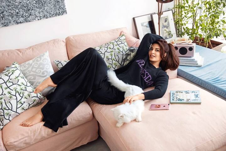 गौरी खान की क्लाइंट लिस्ट में जैकलीन फर्नांडिस का नाम भी शामिल है. कुछ दिन पहले गौरी खान ने उनके बेडरूम को नया लुक दिया था.