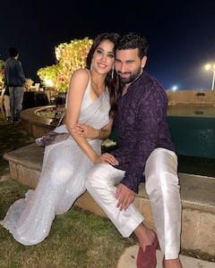 सिर्फ परिवार और दोस्त ही नहीं जाह्नवी कपूर ने इस खास शख्स के साथ भी मनाई दिवाली, सामने आईं तस्वीरें