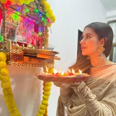 In Pics: सुष्मिता सेन की भाभी Charu Asopa ने बेटी के साथ अकेले सेलिब्रेट की दिवाली, सोशल मीडिया पर सामने आईं तस्वीरें