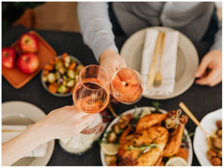 Follow diet fitness tips to get back on routine post diwali Diet After Diwali: दिवाली के बाद वापस लौटें हेल्दी रुटीन पर, डाइट और फिटनेस का कुछ इस तरह रखें ख्याल