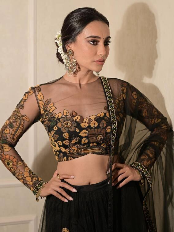 ब्लैक लहंगे में टीवी की इस 'नागिन' ने बिखेरा जलवा