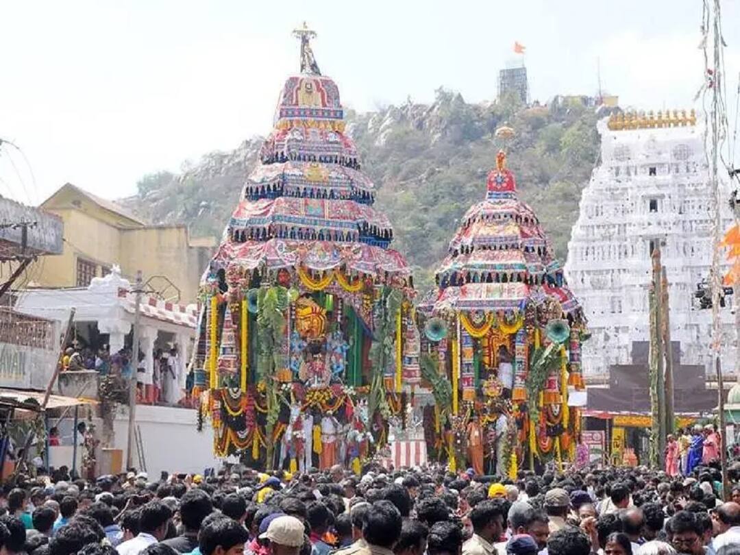 Srikalahasti Temple: సూర్య గ్రహణం ఎఫెక్ట్ - శ్రీకాళహస్తి ఆలయానికి క్యూ కట్టిన భక్తులు, ఎందుకంటే ! Solar Eclipse 2022: Know Why Srikalahasti Temple not closed During Surya Grahan DNN Srikalahasti Temple: సూర్య గ్రహణం ఎఫెక్ట్ - శ్రీకాళహస్తి ఆలయానికి క్యూ కట్టిన భక్తులు, ఎందుకంటే !