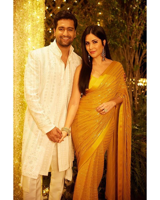 Katrina Kaif Celebrates First Diwali With Hubby Vicky Kaushal After Marriage See Pics Here | एक दूजे का हाथ थामे Katrina Kaif और Vicky Kaushal ने मनाई पहली दिवाली, सामने आईं ये रोमांटिक तस्वीरें