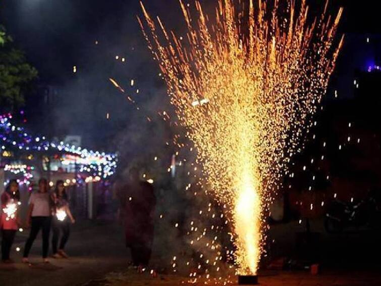 Case registered against 163 people for breaking firecrackers in Chennai Diwali Case : 