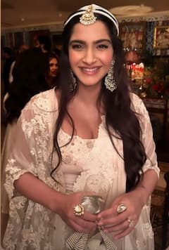 क्या एक-दूसरे के प्यार में डूबे हैं सिद्धांत चतुर्वेदी-नव्या नवेली नंदा? दिवाली पार्टी के बाद एक बार फिर दिखे साथ