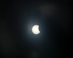 PHOTO : मुंबईसह राज्यभरात सूर्यग्रहण पाहण्याची उत्सुकता, विविध ठिकाणी खास सोय