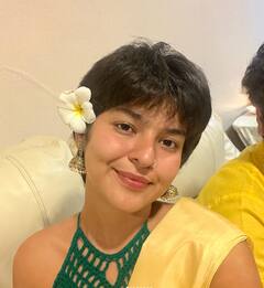 Diwali Look: शॉर्ट हेयर-झुमका ईयररिंग्स और क्रॉप टॉप, तारक मेहता... फेम निधि का कूल साड़ी लुक