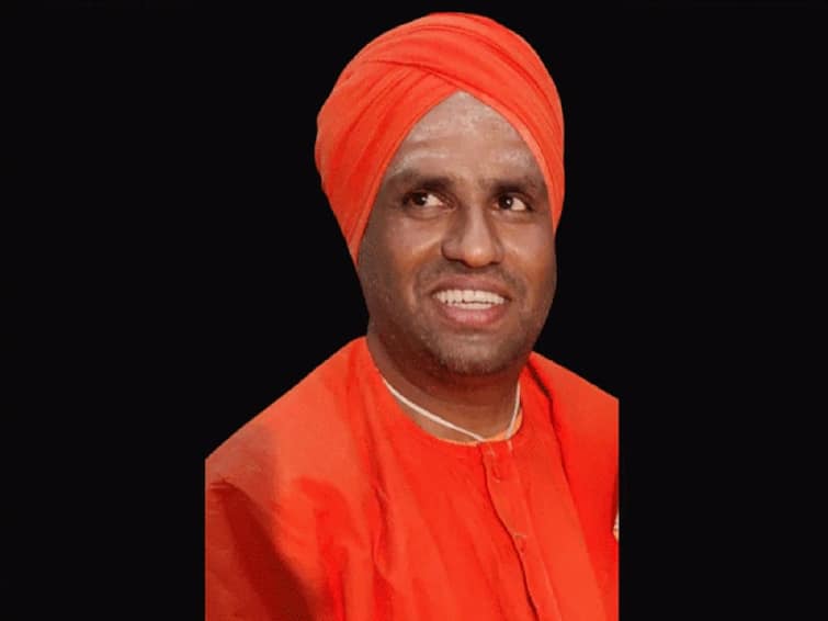 Karnataka Lingayat Seer Found Hanging, Cops Find Blackmail Angle In 2-Page Suicide Note Lingayat Seer : லிங்காயத் மடாதிபதி பசவலிங்க ஸ்வாமி தற்கொலை என  தகவல்.. 2 பக்க கடிதத்தில் இருந்தது என்ன?
