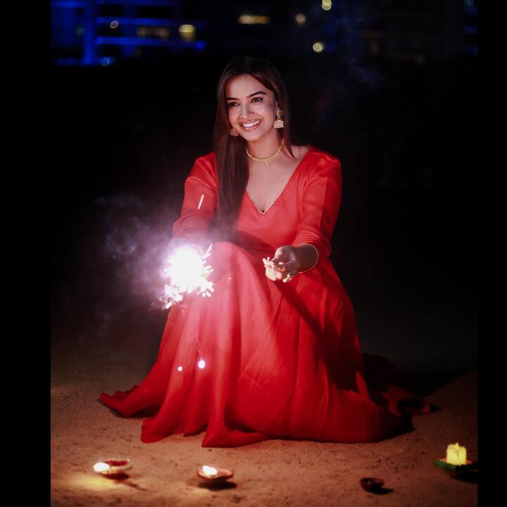 షార్ట్ ఫిల్మ్స్ ద్వారా బాగా పాపులర్ అయ్యింది పూజిత పొన్నాడ. Photo Credit: Poojitha Ponnada/Instagram