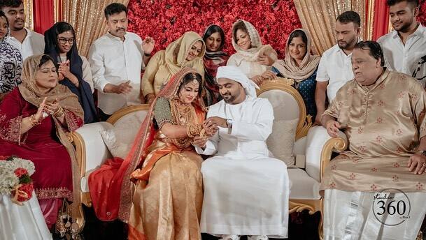 వీసాల జారీలో సమస్యల కారణంగా తమ పెళ్లి చాలా మంది రాలేకపోయారని చెప్పింది. Photo@Shamna Kasim/instagram