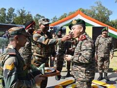 Diwali 2022: દેશની સરહદ પર તૈનાત, બોમ્બ-દારુગોળા સાથે દિવસ વિતાવનારા જવાનોએ આ રીતે કરી દિવાળીની ઉજવણી - જુઓ તસવીરો