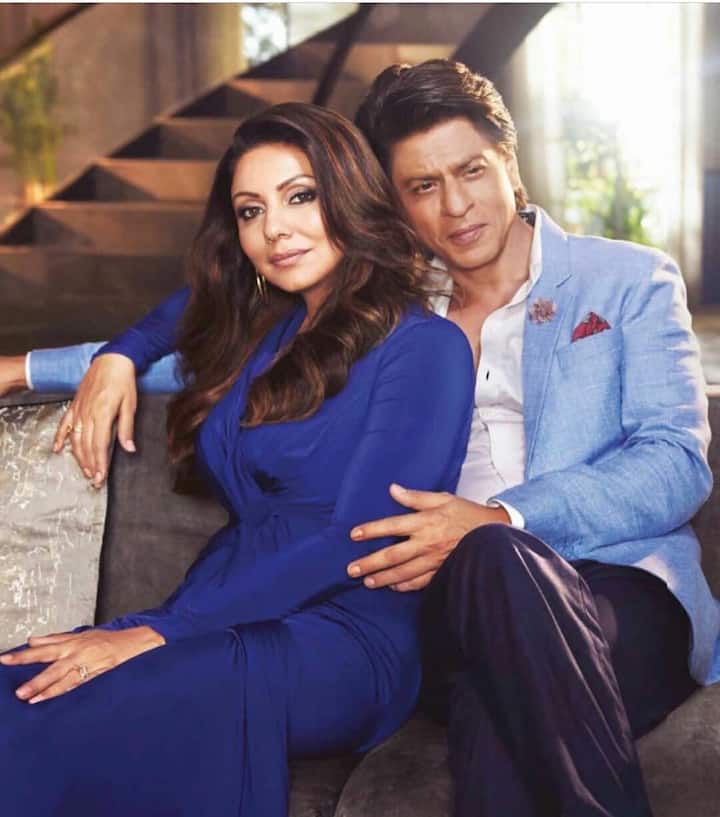 Shah Rukh khan- Gauri Khan: बॉलीवुड के बादशाह शाहरुख खान (Shah Rukh Khan) ने गौरी खान (Gauri Khan) के साथ 25 अक्टूबर 1991 को सात फेरे लिए थे. दोनों आज अपनी 31वीं सालगिराह सेलिब्रेट कर रहे हैं. ऐसे में हम आपको इस मोस्ट फेवरेट कपल्स में शुमार जोड़ी के शादीशुदा सफर से जुड़ी कुछ ऐसी बातें बताएंगे जो शायद इनके बड़े से बड़े फैन्स भी नहीं जानते.