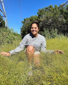 అమెరికాలో గడ్డిని చూసి మురిసిపోతున్న అనసూయ, ఇవిగో పిక్స్