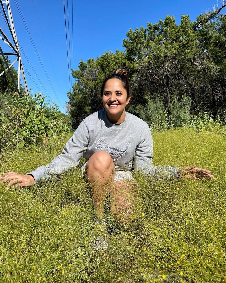 ‘ఆటా‘ బతుకమ్మ వేడుకల్లో పాల్గొనేందుకు ఈ ముద్దుగుమ్మ అమెరికాకు వెళ్లింది.Photo Credit: Anasuya Bharadwaj/Instagram