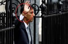 প্রধানমন্ত্রী হিসেবে প্রথম বক্তৃতা দেওয়ার সময়ই নজরে ঋষির হাতে বাঁধা লাল সুতো