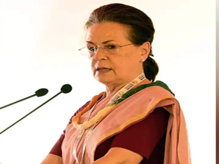 Congress Will Be Strengthened By Kharge's Leadership: Sonia Gandhi Passes the Baton To Kharge Congress Will Be Strengthened By Kharge's Leadership: Sonia Gandhi
