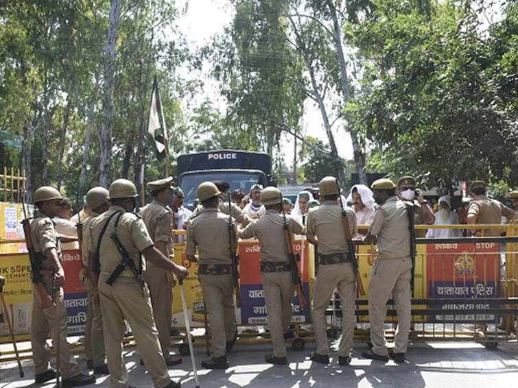 Ghaziabad Man Dies After Head Smashed With Brick In Fight Over Parking Viral Video Ghaziabad: Ex-Delhi Police Officer's Son Dies After Head Smashed With Brick In Fight Over Parking