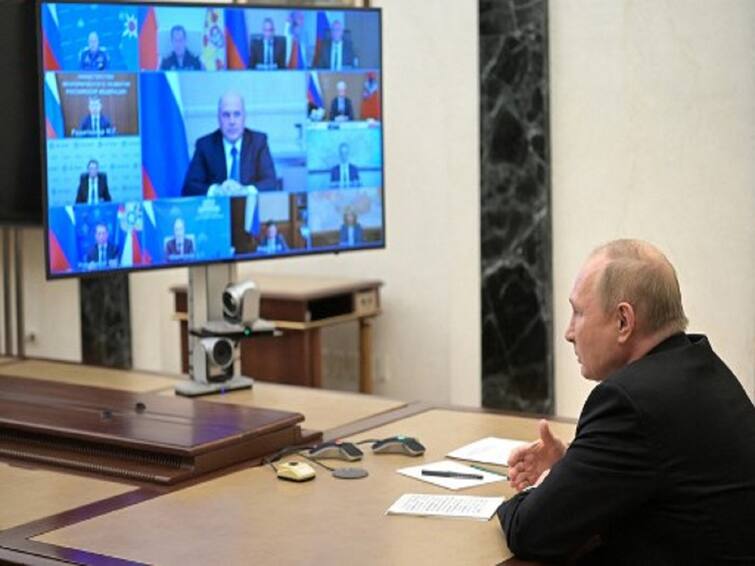 Russia ukrain war president vladimir Putin oversees routine nuclear drill strike dirty bomb threats Kremlin ballistic Sergei Shoigu After Ukraine's 'Dirty Bomb' Threat, Putin Monitors Russian Nuclear Drill: Report