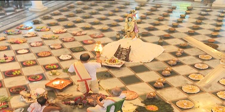 kolkata bagbazar More than 300 types of food offerings, Annakoot festival celebrated at Bagbazar's Nava Brindavan Bagbazar: ৩০০ রকমেরও বেশি ভোগ নিবেদন, বাগবাজারের নব বৃন্দাবনে পালিত হল অন্নকূট উত্সব