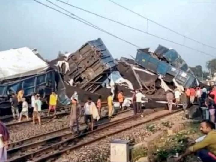 Jharkhand Train Accident changed train routes some stopped on way see list Koderma Jharkhand Train Accident: कोडरमा ट्रेन हादसे के बाद बदले गये ट्रेनों के रूट, जानें कौन सी ट्रेनें हुई डायवर्ट, यहां देखें पूरी लिस्ट