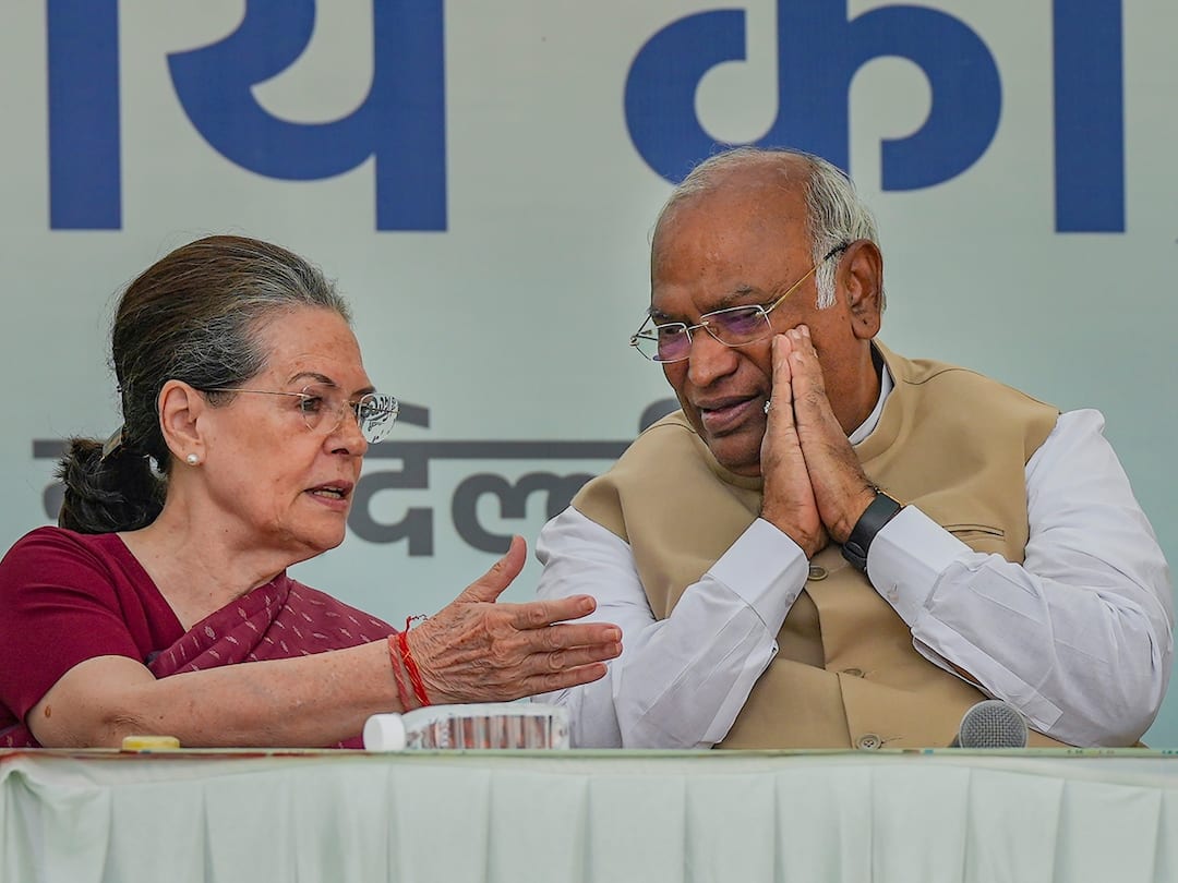 Congress President Mallikarjun Kharge Includes Sonia Gandhi, Rahul, CWC Members In Steering Committee Congress President Mallikarjun Kharge Forms Steering Committee, Includes Sonia Gandhi And Rahul