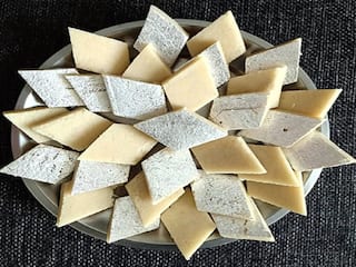 Diwali 2022: 5 Kaju-Based Sweets You Must Try This Festive Season Diwali 2022: பண்டிகை ஸ்பெஷல்:  முந்திரி பருப்பு ஸ்வீட்.. என்னென்ன வகை.. வீட்டில் எளிமையாக செய்வது எப்படி?