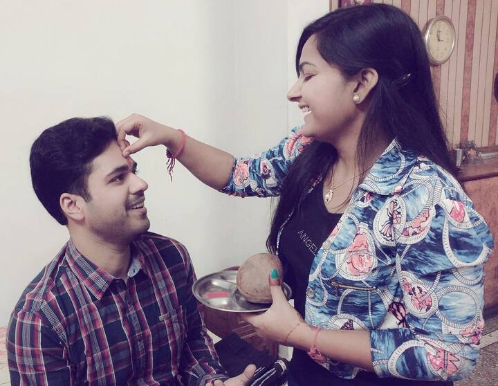 কপালে ফোঁটা পরিয়ে ভাইয়ের দীর্ঘায়ু, সুস্বাস্থ্য, সুখ এবং সমৃদ্ধির প্রার্থনা করেন বোনেরা। অনেকে ভাইফোঁটা দেন প্রতিপদে , অনেকে দ্বিতীয়ায় । এবার দ্বিতীয়া থাকছে দুই দিন।