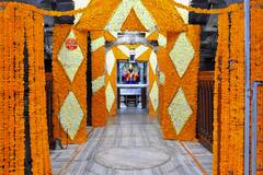 Diwali: दिवाळी पाडव्यानिमित्त विठ्ठल रुक्मिणी मंदिरात आकर्षक फुलांची सजावट, पाहा खास फोटो