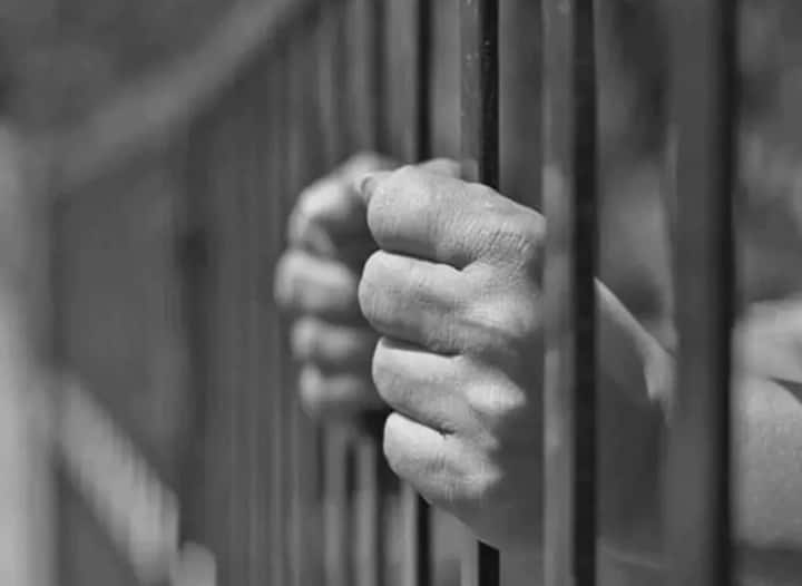 ghaziabad 140 prisoners found HIV positive in dasna jail Ghaziabad: गाजियाबाद की डासना जेल में 140 कैदी HIV पॉजिटिव, स्वास्थ्य विभाग में हड़कंप