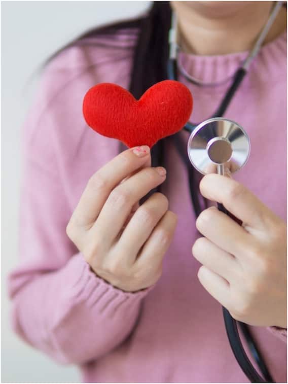 এই লক্ষণগুলিই বলে দেবে আপনার হার্ট অ্যাটাক হবে কি না