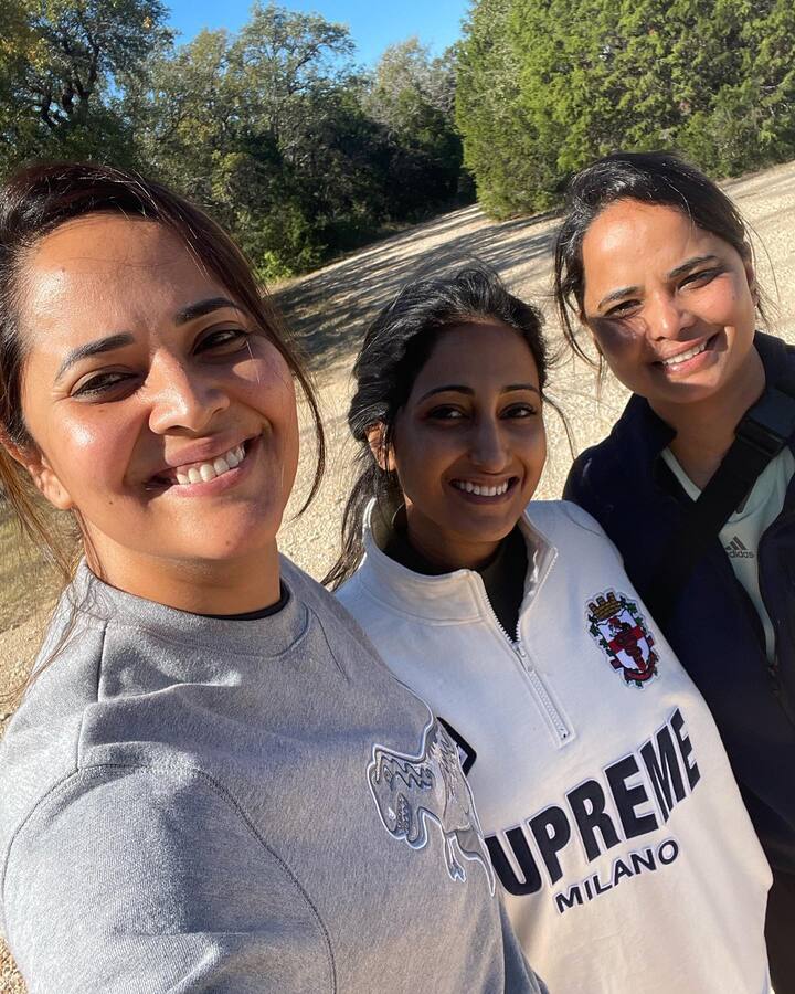 తాజాగా అనసూయ తన వెకేషన్ ఫోటోలను సోషల్ మీడియాలో షేర్ చేసింది. Photo Credit: Anasuya Bharadwaj/Instagram