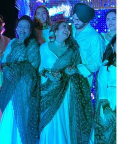 ਵਿਆਹ ਦੀ ਵਰ੍ਹੇਗੰਢ ਅਤੇ ਦੀਵਾਲੀ ਦੇ ਜਸ਼ਨ 'ਚ ਰੋਮਾਂਟਿਕ ਹੋਈ ਨੇਹਾ ਕੱਕੜ, ਪਤੀ ਰੋਹਨ ਨੂੰ ਕੀਤੀ ਸ਼ਰੇਆਮ Kiss