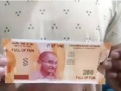 ATM dispenses fake Rs 200 currency notes in Uttar Pradeshs Amethi ATM: ஏ.டி.எம்மில் பணம் எடுக்க சென்றவருக்கு காத்திருந்த அதிர்ச்சி.. குழந்தைகள் விளையாட்டு காசா? வைரல் வீடியோ!
