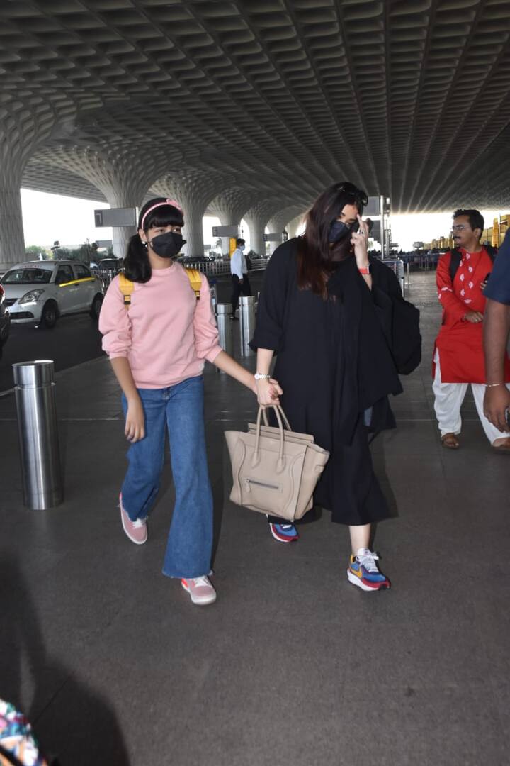 इसके अलावा ऐश्वर्या राय बच्चन को हमेशा की तरह एक बार फिर ब्लैक आउटफिट में देखा गया. उन्होंने अपने फेस पर मास्क लगाया हुआ था.