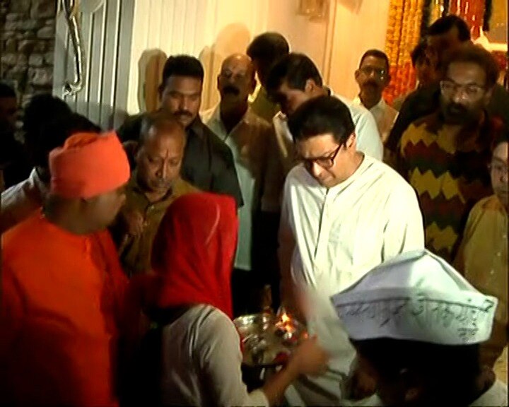 Raj Thackeray : आत्महत्याग्रस्त शेतकऱ्यांच्या मुलांसोबत राज ठाकरेंनी साजरी केली दिवाळी