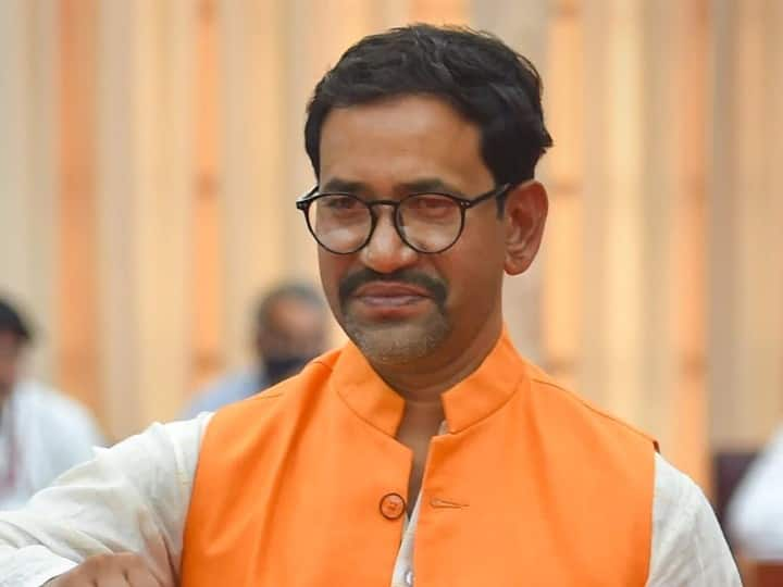 Azamgarh BJP MP Dinesh Lal Yadav Nirahua Attacks Samajwadi Party Akhilesh Yadav Over Bad roads in the district ANN UP Politics: 'आजमगढ़ में सपा के 10-10 विधायक, फिर भी किसी ने काम नहीं किया!' निरहुआ ने अखिलेश यादव पर जमकर साधा निशाना