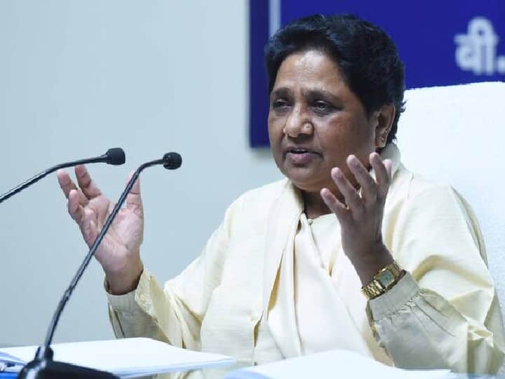 UP Madarsa Survey Mayawati Attacks Yogi Adityanath Government asks to not interrupt in Madarsa Education UP Madarsa Survey: 'गैर सरकारी मदरसे बोझ नहीं बनना चाहते, तो सरकार का दखल क्यों?' मायावती ने सर्वे पर उठाया सवाल