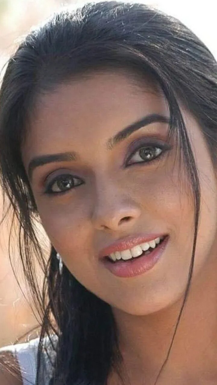 M.குமரன் S/O மகாலட்சுமி