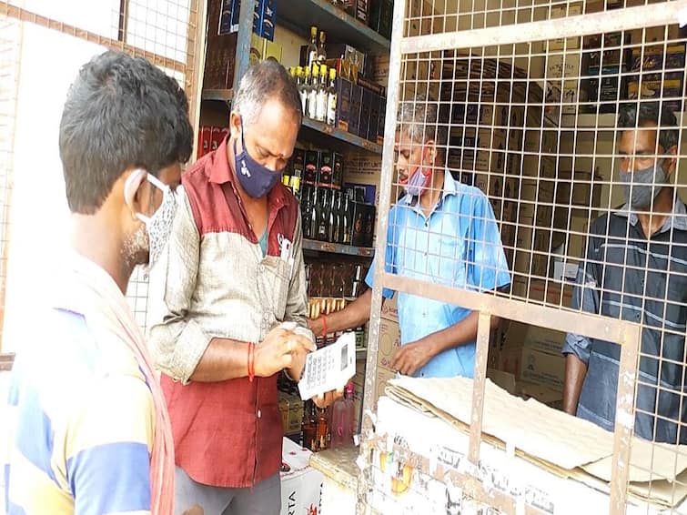 16 crore worth of liquor in Villupuram district; 2 crores more in sales than last year TNN தீபாவளி முன்னிட்டு விழுப்புரம் மாவட்டத்தில் 16 கோடி ரூபாய்க்கு மதுபானங்கள் விற்பனை