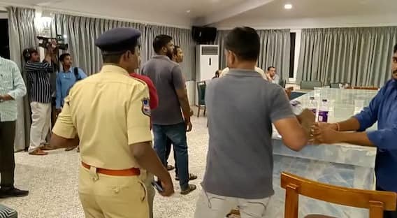 Breaking News | 15 Crores Seized: TRS ఎమ్మెల్యేల కొనుగోలుకు 15 కోట్లు తెచ్చారా..? | ABP Desam