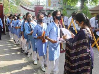 CBSE Board Exams: CBSE ने जारी किया कक्षा 12 कैमस्ट्री का सैंपल पेपर, देखें एग्जाम मार्किंग स्कीम