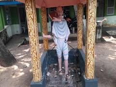 திருவாரூரில் காந்தி சிலை உடைப்பு - போலீஸ் தீவிர விசாரணை