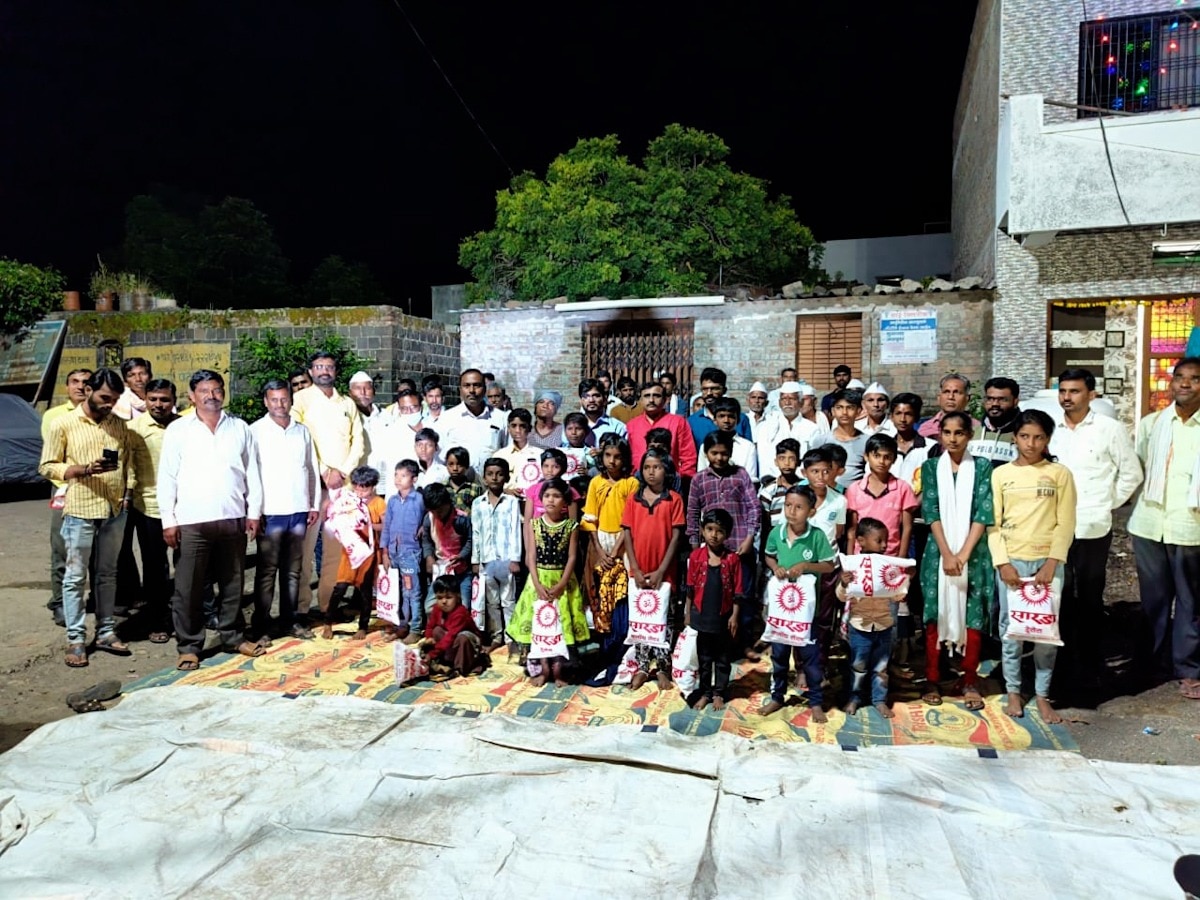 Diwali 2022 : 'एबीपी माझा'च्या आवाहनाला डॉक्टराची साथ, शेतकऱ्यांच्या 50 मुलांची दिवाळी केली गोड